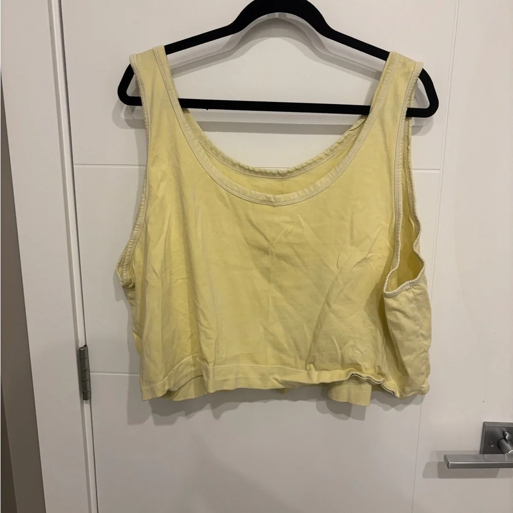 Old Navy Light Yellow Scoop Neck Tank Top - Picture 4 of 4